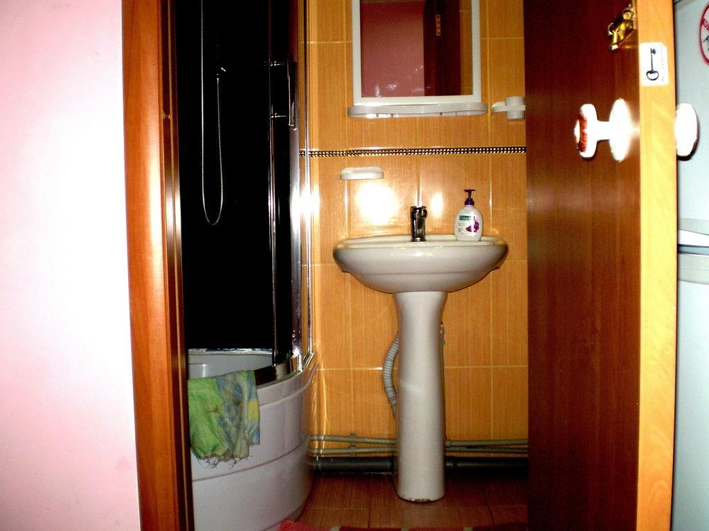 2 Комнаты 4 Дивана Чкалова-Садовая "Сити Центр" 2 Этаж Wi-Fi 2 Этажный Отдельный Дом Mykolaiv Quarto foto